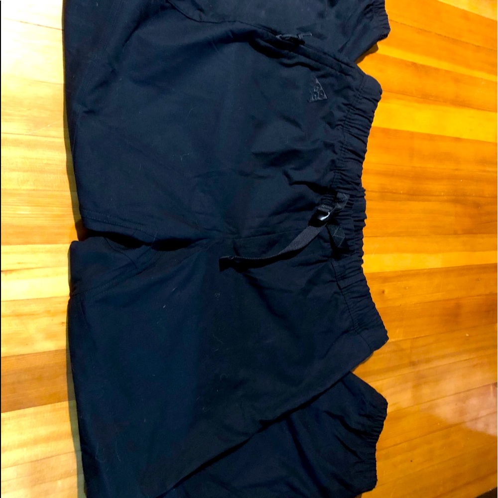 Men’s athletic cuffed pants with built in belt